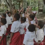 article33 anak seragam sd